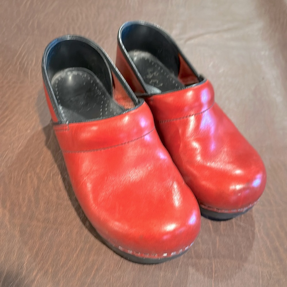 Dansko size 40 professional clogs In red leather
